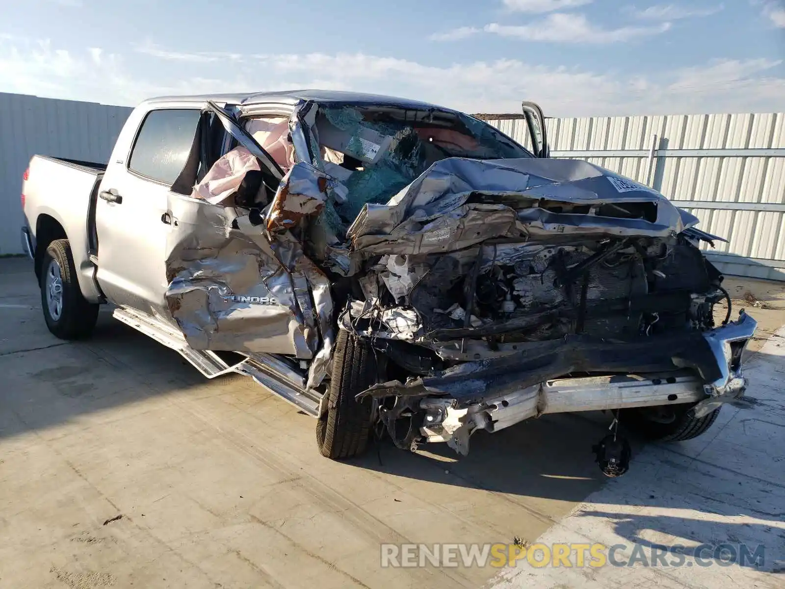 1 Photograph of a damaged car 5TFDY5F12LX926130 TOYOTA TUNDRA 2020