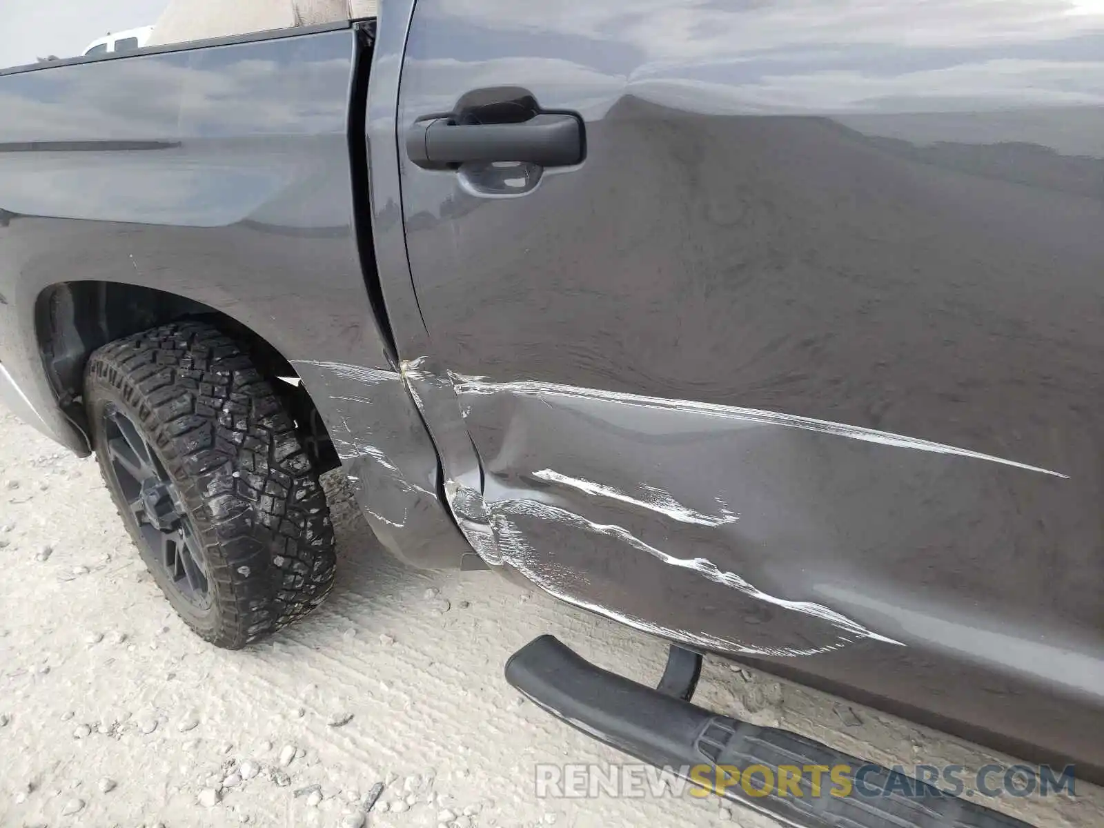 9 Photograph of a damaged car 5TFDY5F13LX914018 TOYOTA TUNDRA 2020