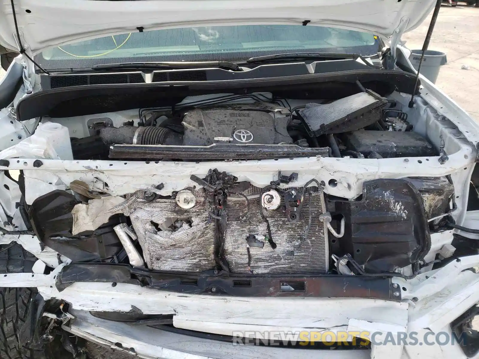 7 Photograph of a damaged car 5TFDY5F13LX922104 TOYOTA TUNDRA 2020