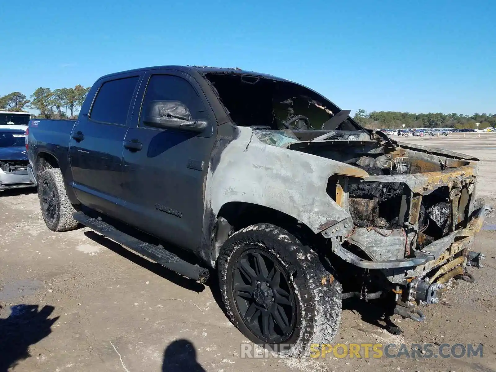 1 Photograph of a damaged car 5TFDY5F13LX941932 TOYOTA TUNDRA 2020