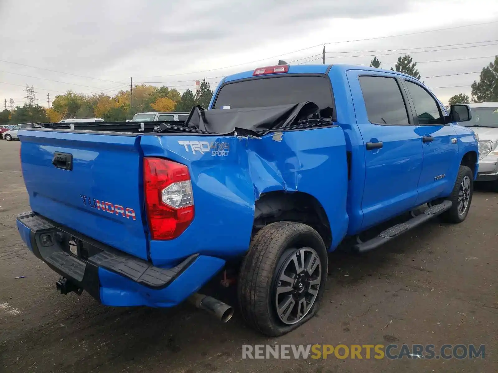 4 Photograph of a damaged car 5TFDY5F14LX886388 TOYOTA TUNDRA 2020