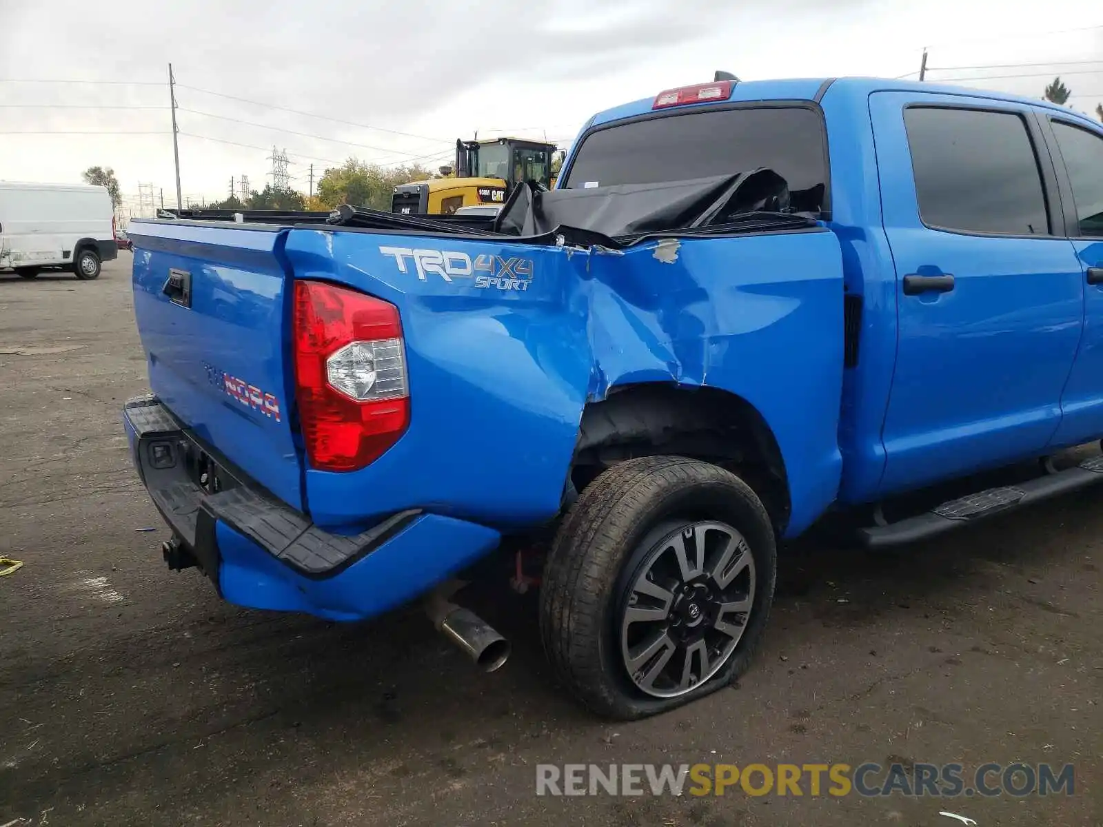 9 Photograph of a damaged car 5TFDY5F14LX886388 TOYOTA TUNDRA 2020