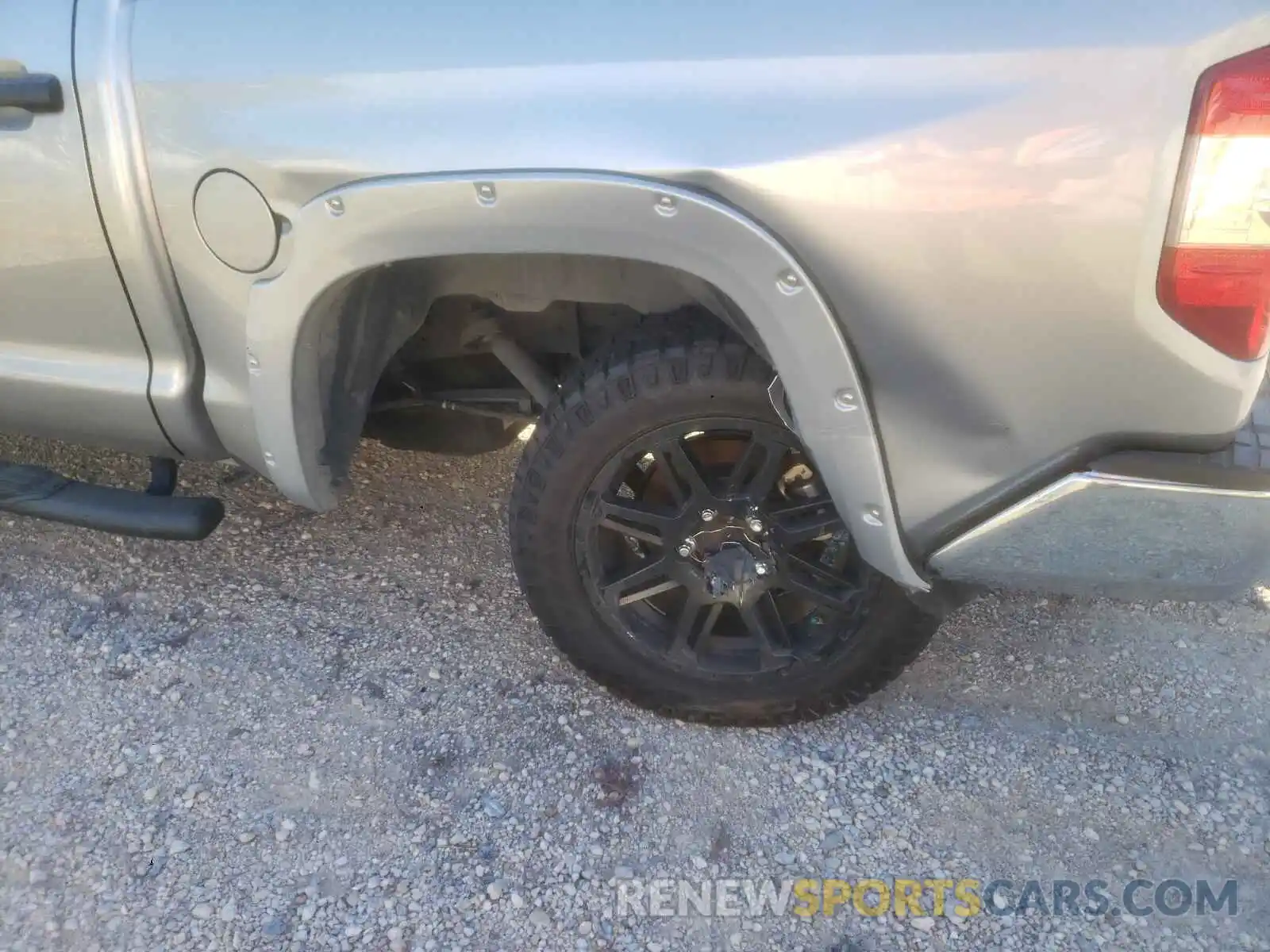 9 Photograph of a damaged car 5TFDY5F14LX911712 TOYOTA TUNDRA 2020