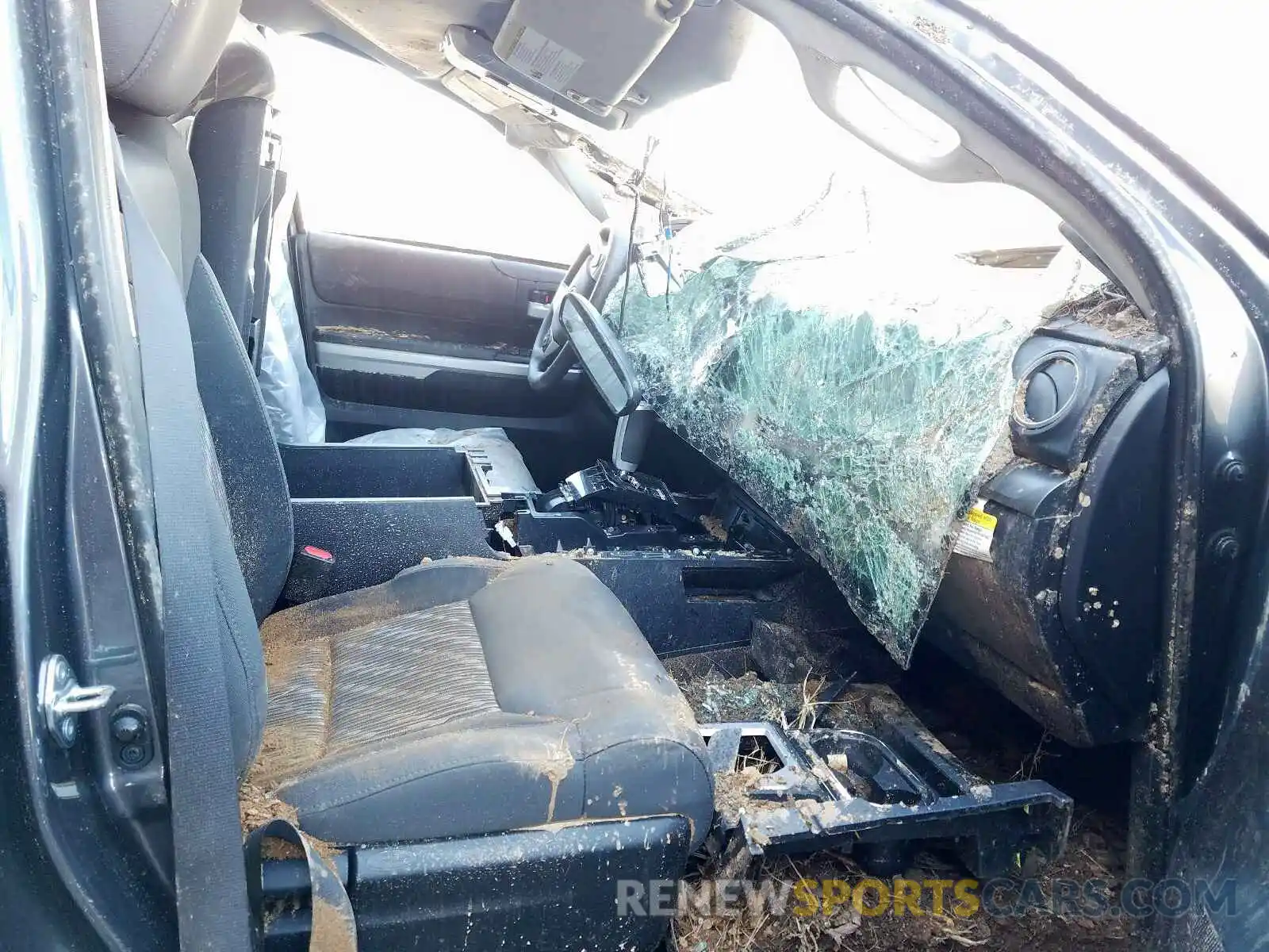 5 Photograph of a damaged car 5TFDY5F14LX914836 TOYOTA TUNDRA 2020