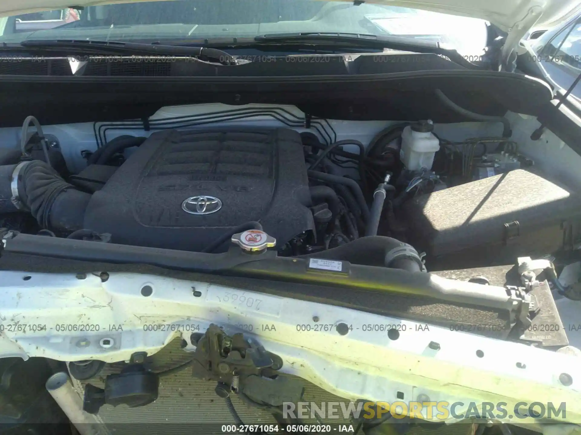 10 Photograph of a damaged car 5TFDY5F15LX874783 TOYOTA TUNDRA 2020