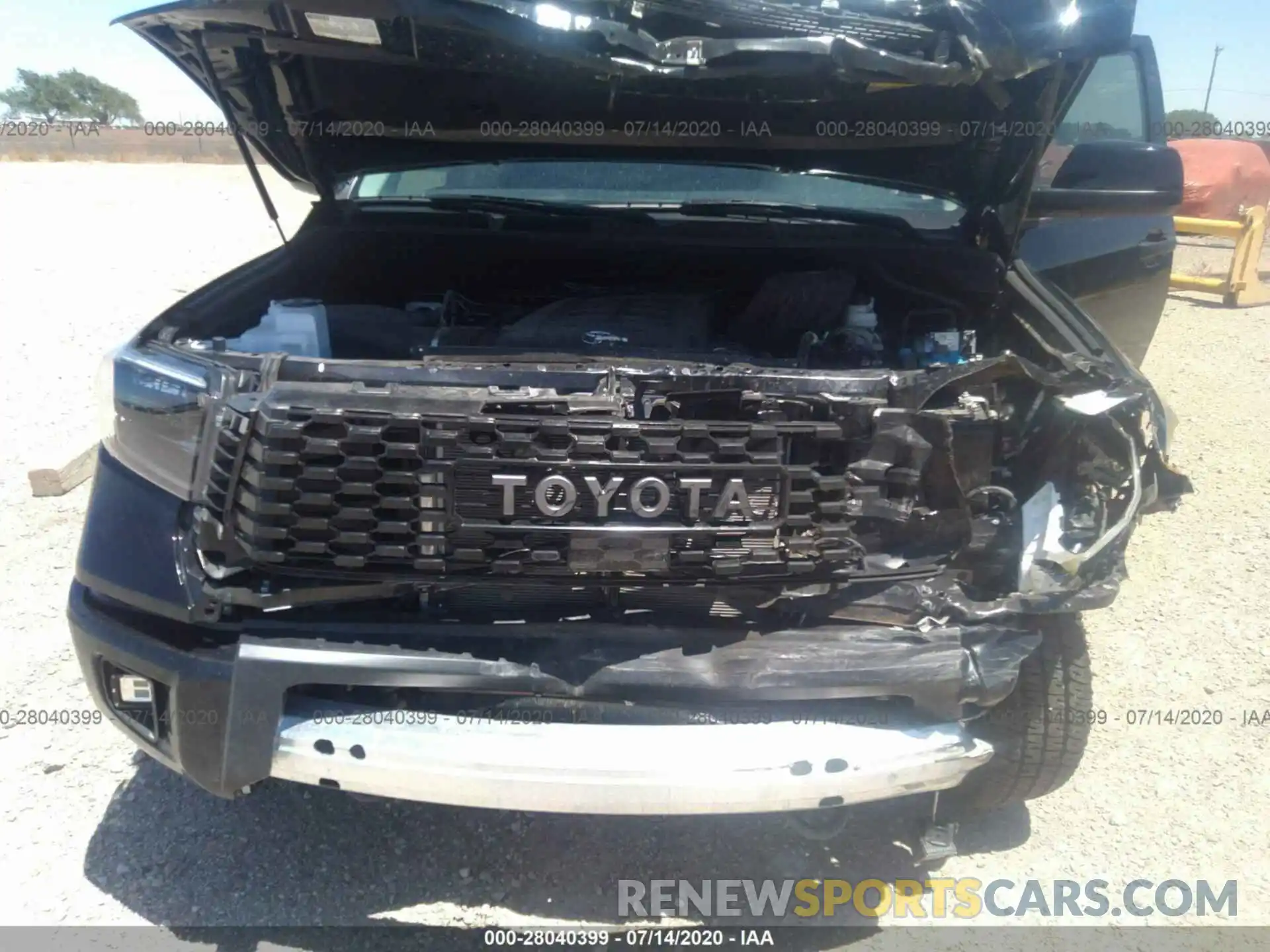 10 Photograph of a damaged car 5TFDY5F15LX909435 TOYOTA TUNDRA 2020