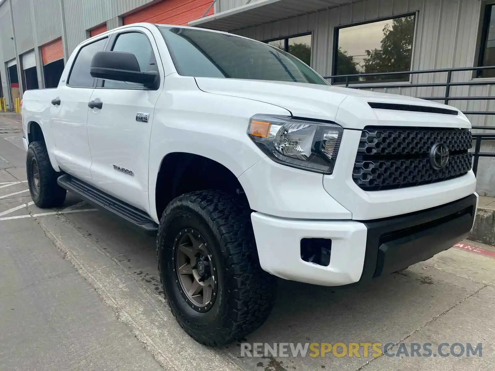 1 Photograph of a damaged car 5TFDY5F15LX911007 TOYOTA TUNDRA 2020