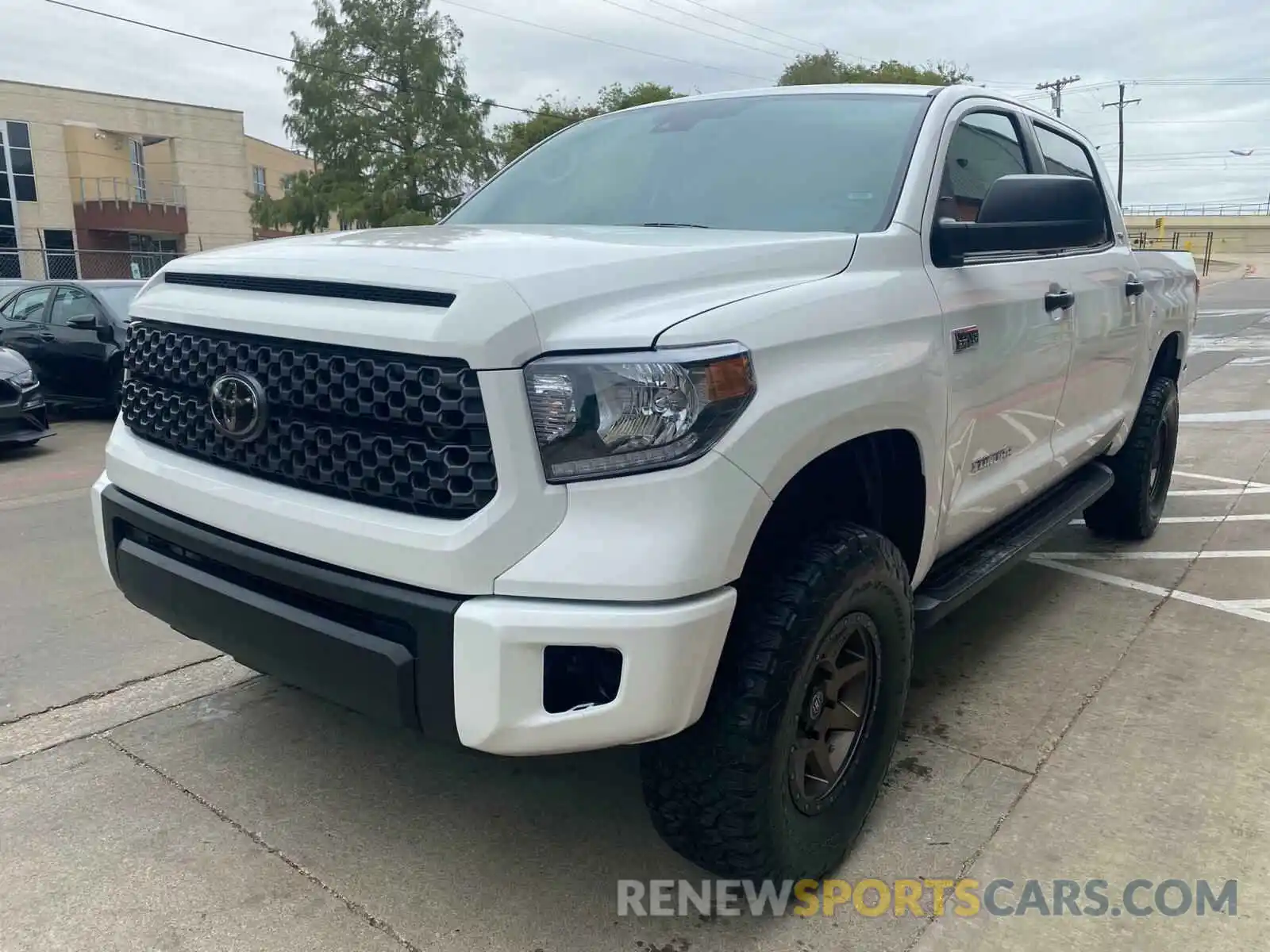 2 Photograph of a damaged car 5TFDY5F15LX911007 TOYOTA TUNDRA 2020