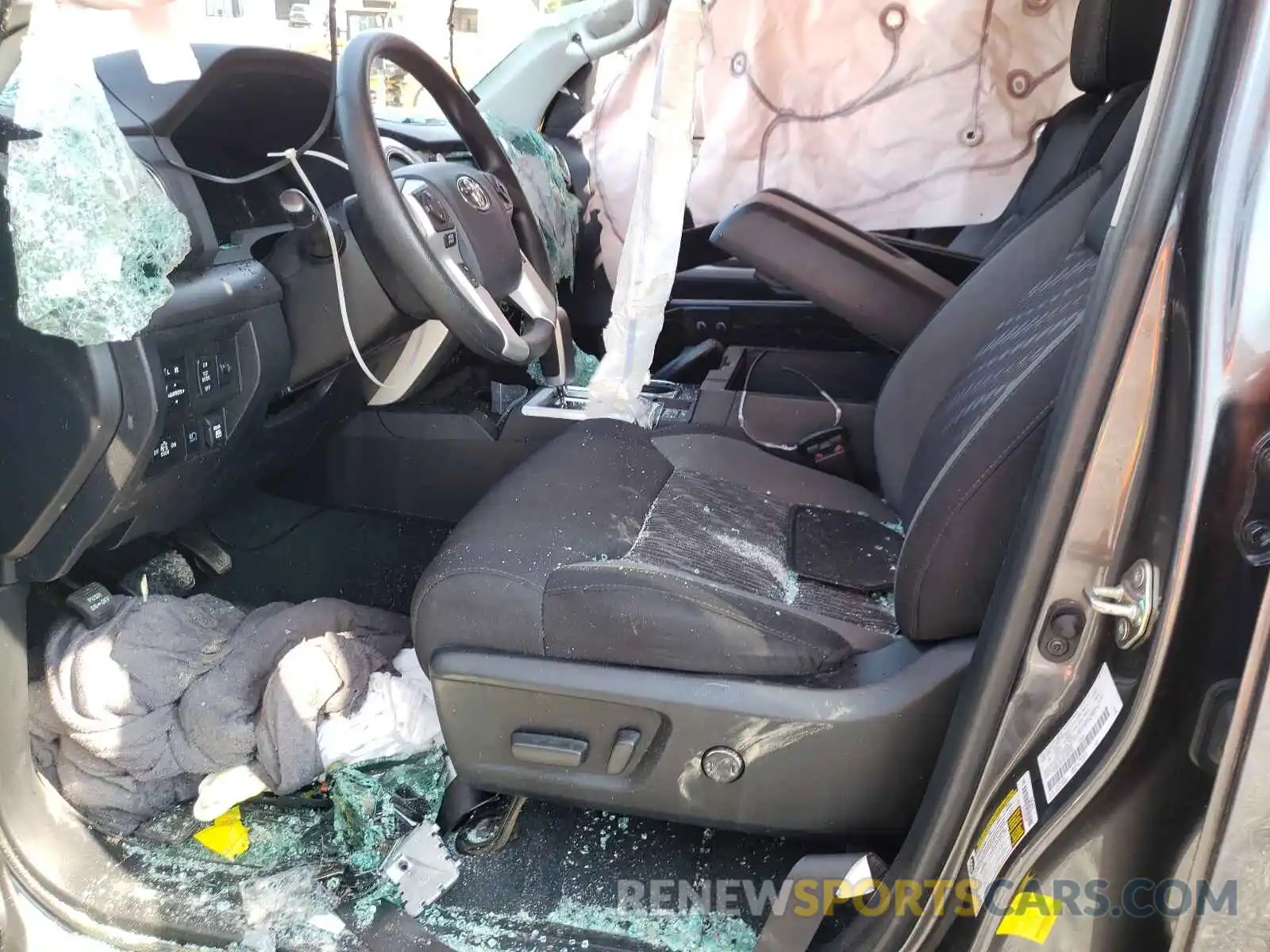 5 Photograph of a damaged car 5TFDY5F15LX925747 TOYOTA TUNDRA 2020