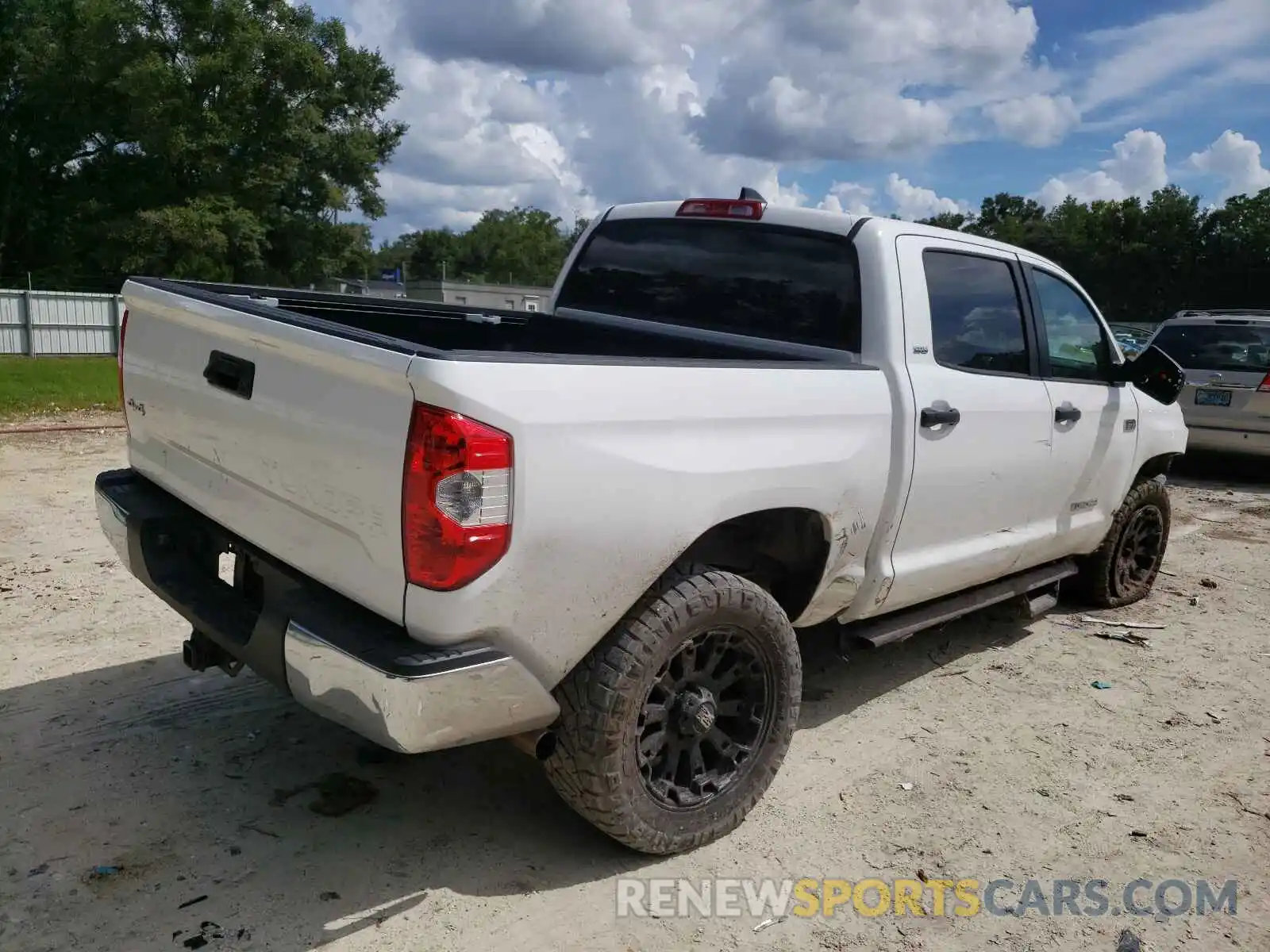 4 Photograph of a damaged car 5TFDY5F15LX928714 TOYOTA TUNDRA 2020