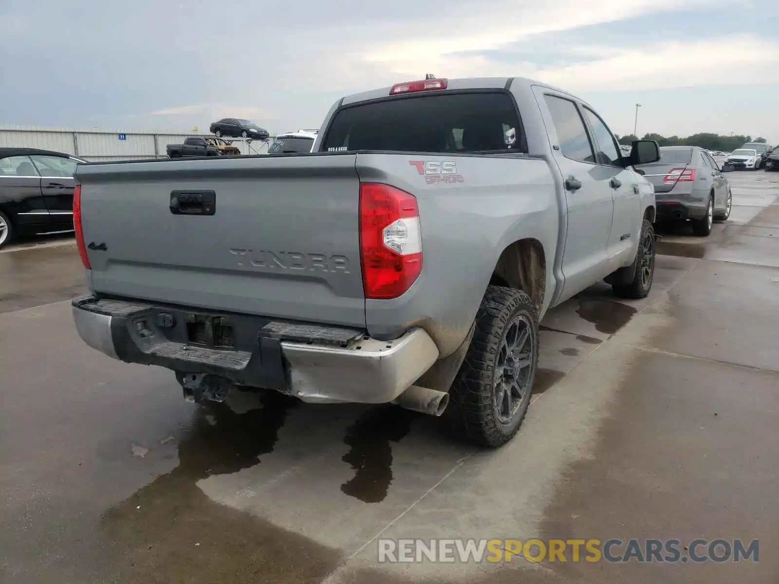 4 Photograph of a damaged car 5TFDY5F15LX931614 TOYOTA TUNDRA 2020