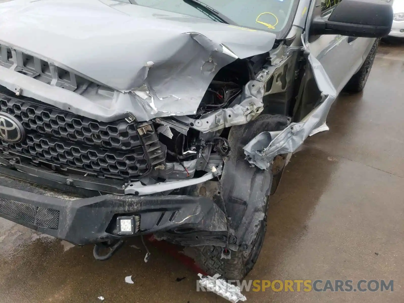 9 Photograph of a damaged car 5TFDY5F15LX931614 TOYOTA TUNDRA 2020