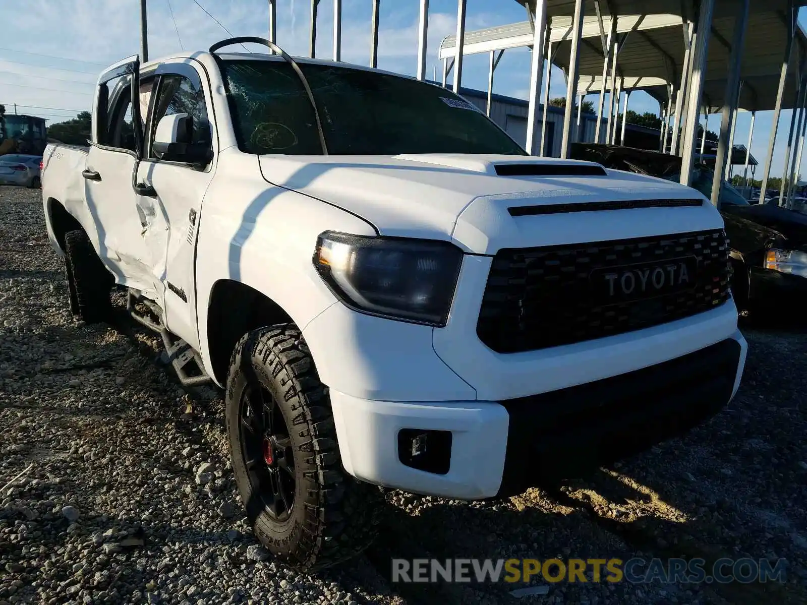 1 Photograph of a damaged car 5TFDY5F15LX944931 TOYOTA TUNDRA 2020