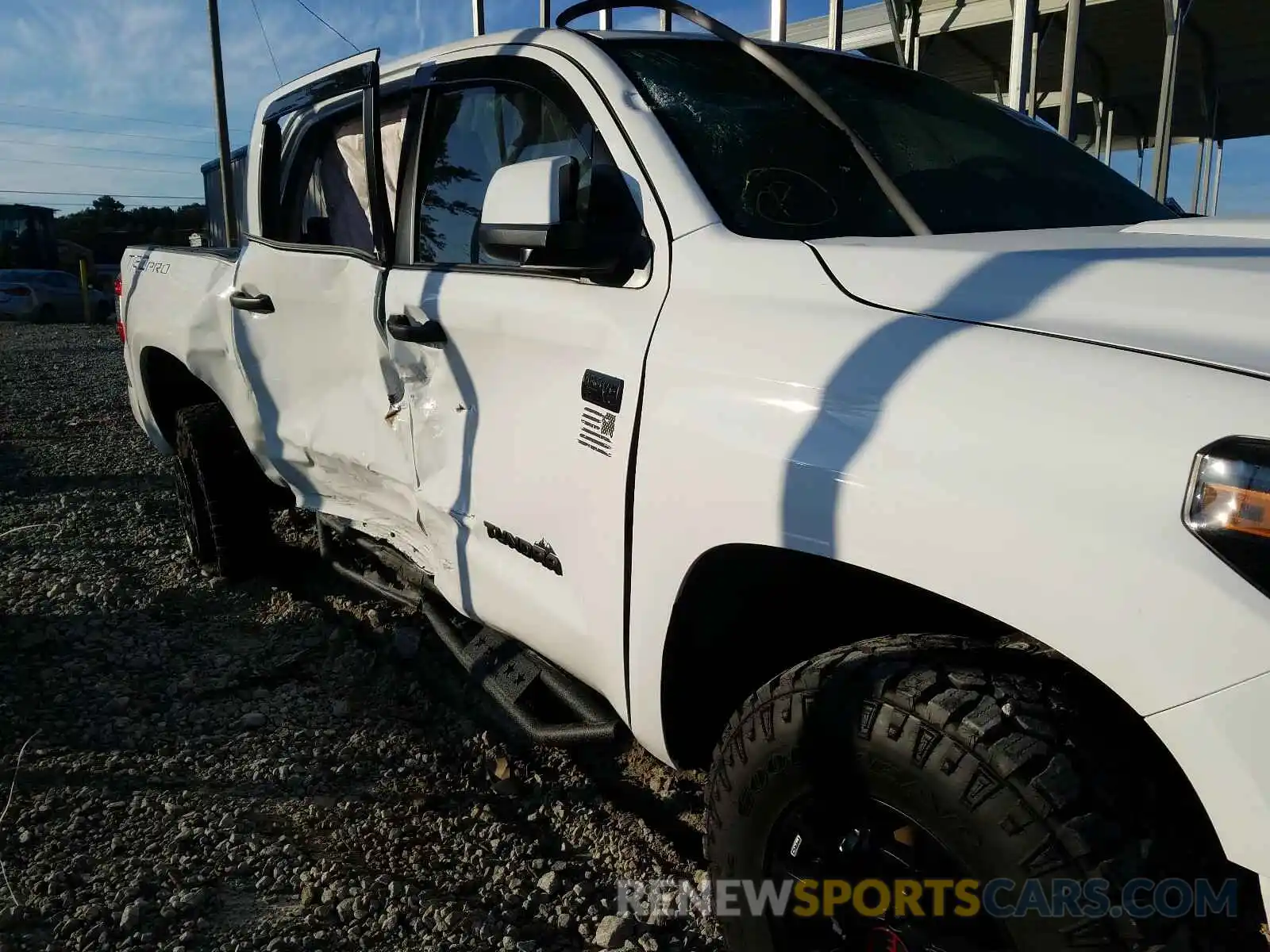 9 Photograph of a damaged car 5TFDY5F15LX944931 TOYOTA TUNDRA 2020