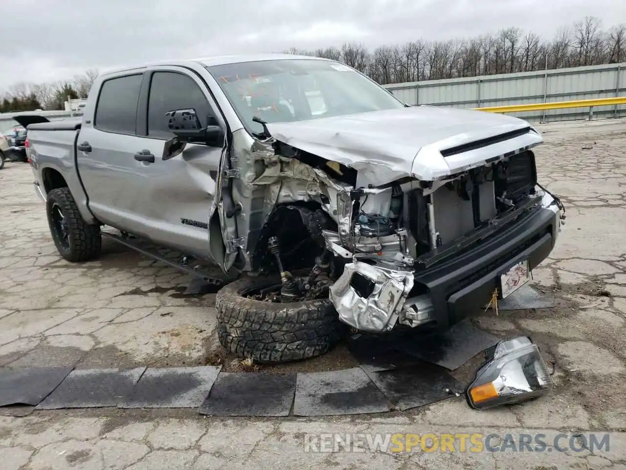 1 Photograph of a damaged car 5TFDY5F15LX948316 TOYOTA TUNDRA 2020