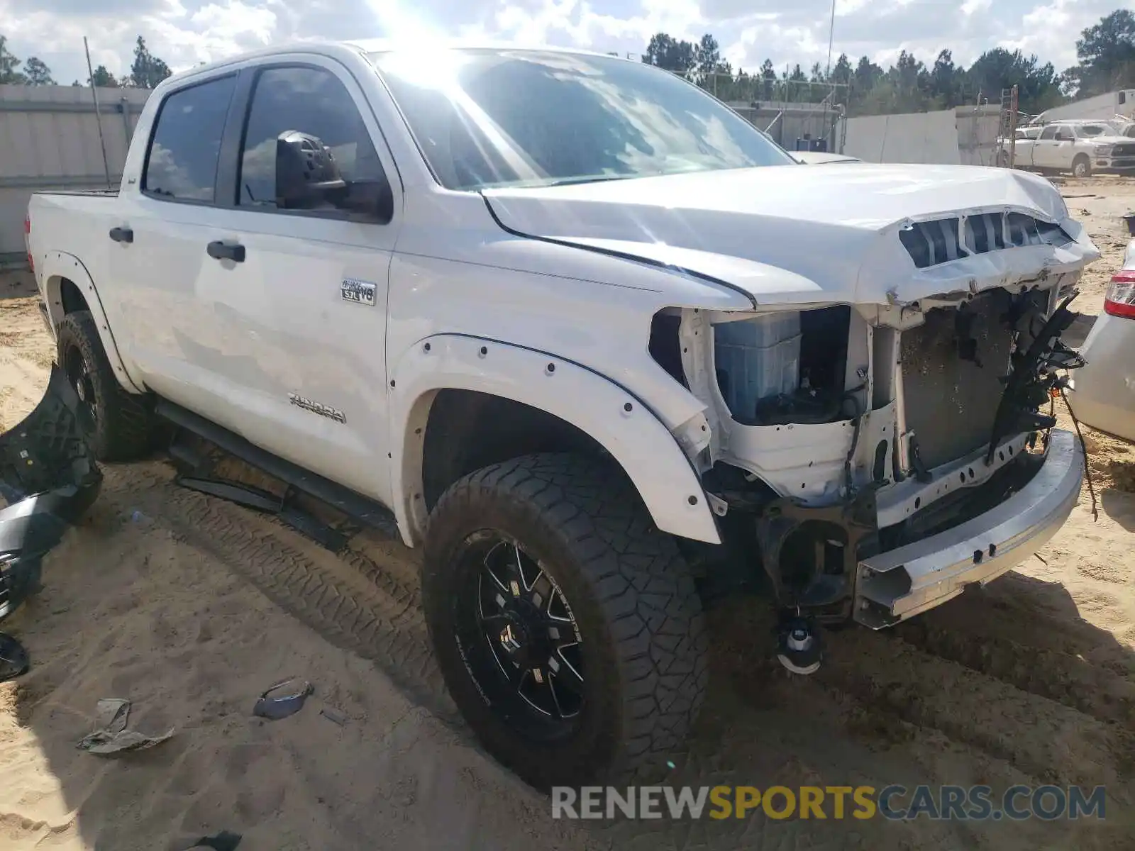 1 Photograph of a damaged car 5TFDY5F16LX895688 TOYOTA TUNDRA 2020