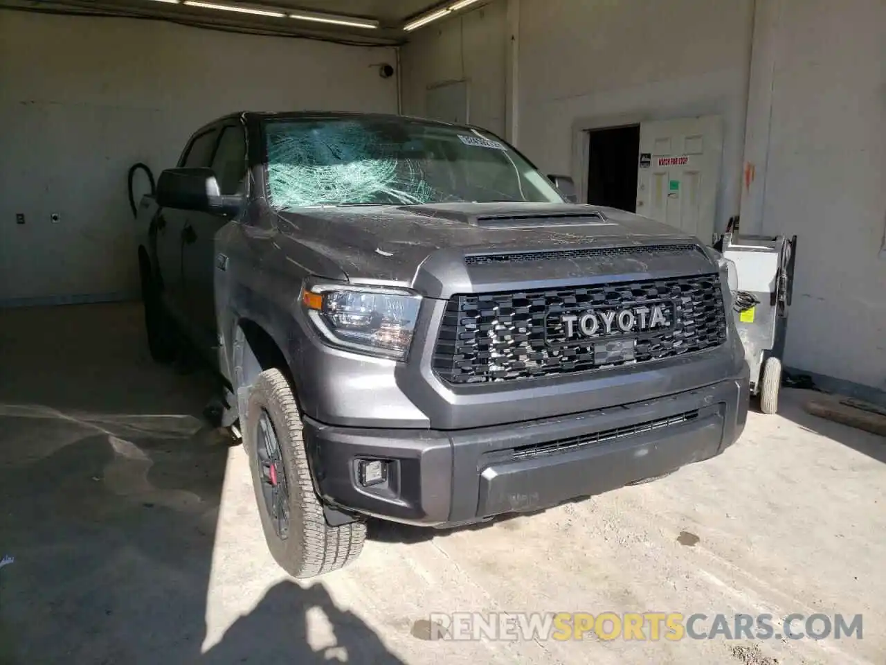 1 Photograph of a damaged car 5TFDY5F16LX905216 TOYOTA TUNDRA 2020