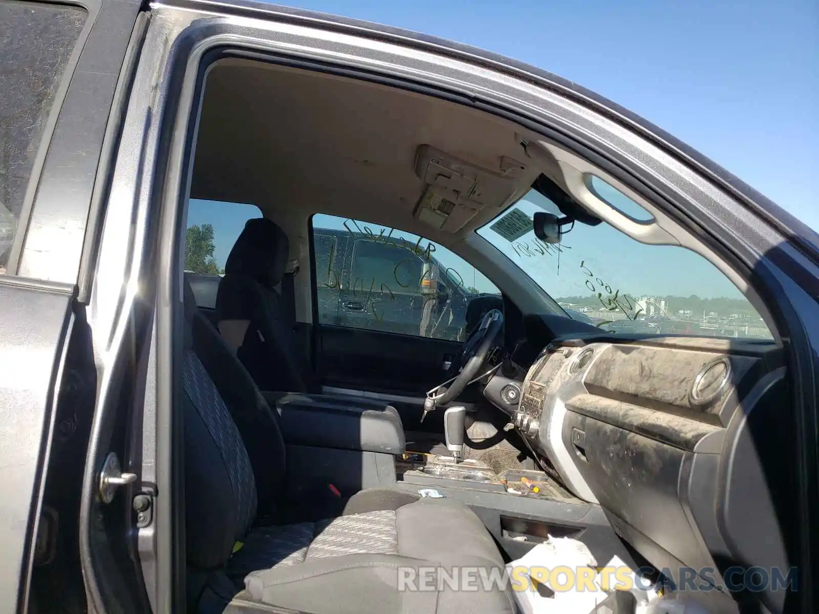 5 Photograph of a damaged car 5TFDY5F16LX925949 TOYOTA TUNDRA 2020