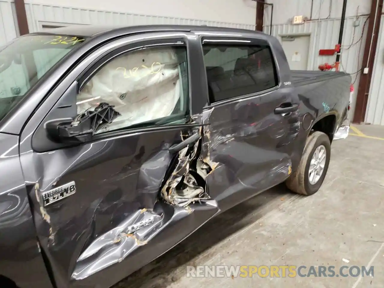 10 Photograph of a damaged car 5TFDY5F17LX873344 TOYOTA TUNDRA 2020