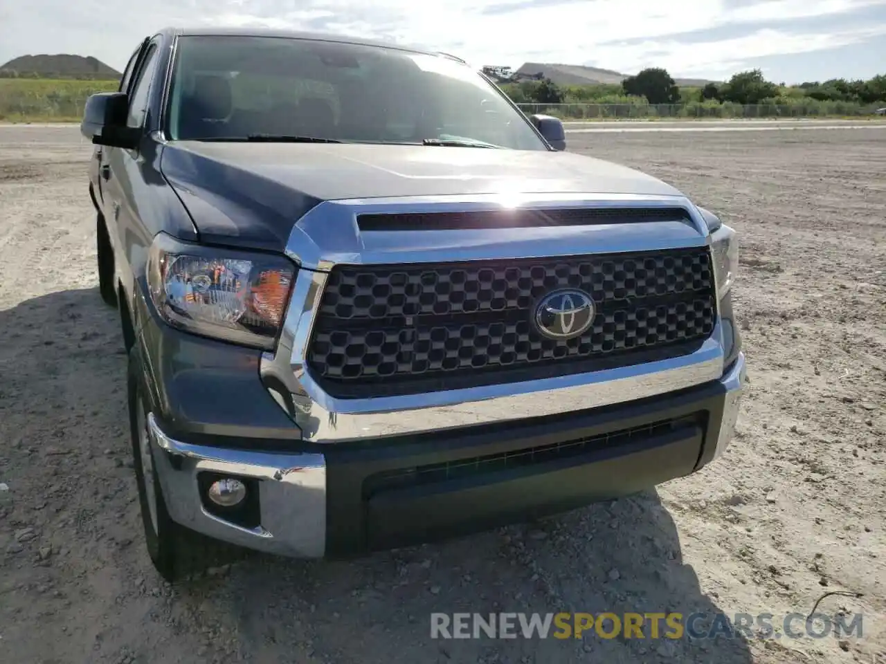 1 Photograph of a damaged car 5TFDY5F17LX886515 TOYOTA TUNDRA 2020