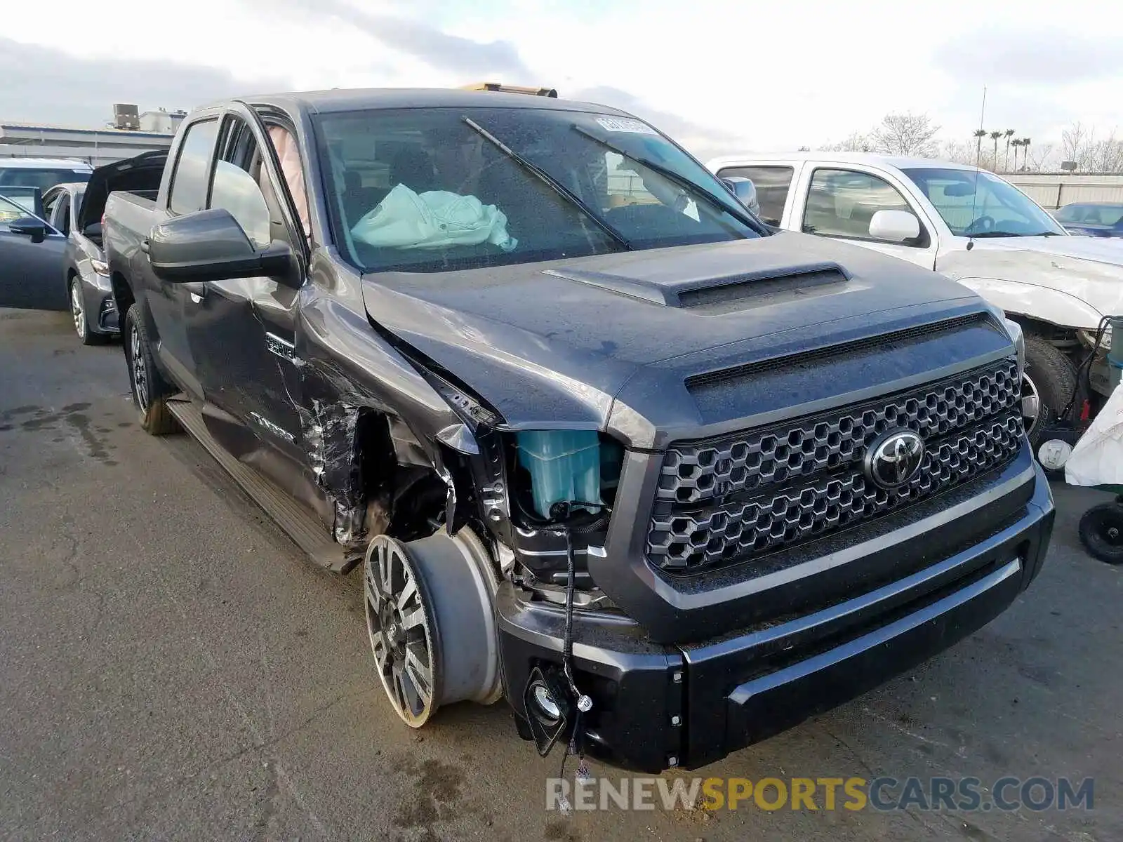 1 Photograph of a damaged car 5TFDY5F17LX920288 TOYOTA TUNDRA 2020