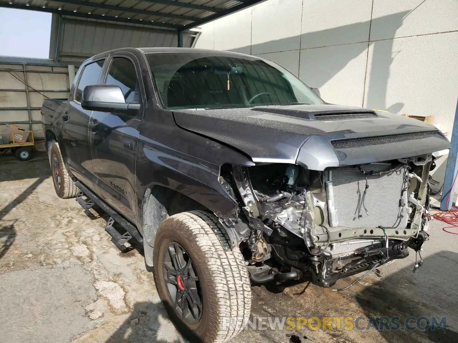 1 Photograph of a damaged car 5TFDY5F17LX928245 TOYOTA TUNDRA 2020