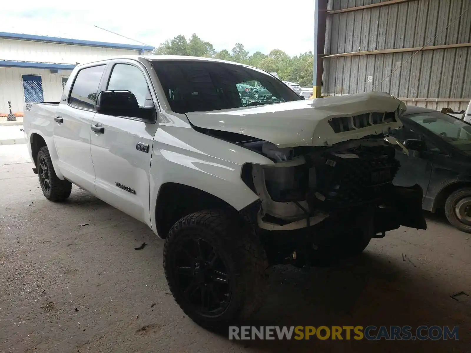 1 Photograph of a damaged car 5TFDY5F18LX880285 TOYOTA TUNDRA 2020