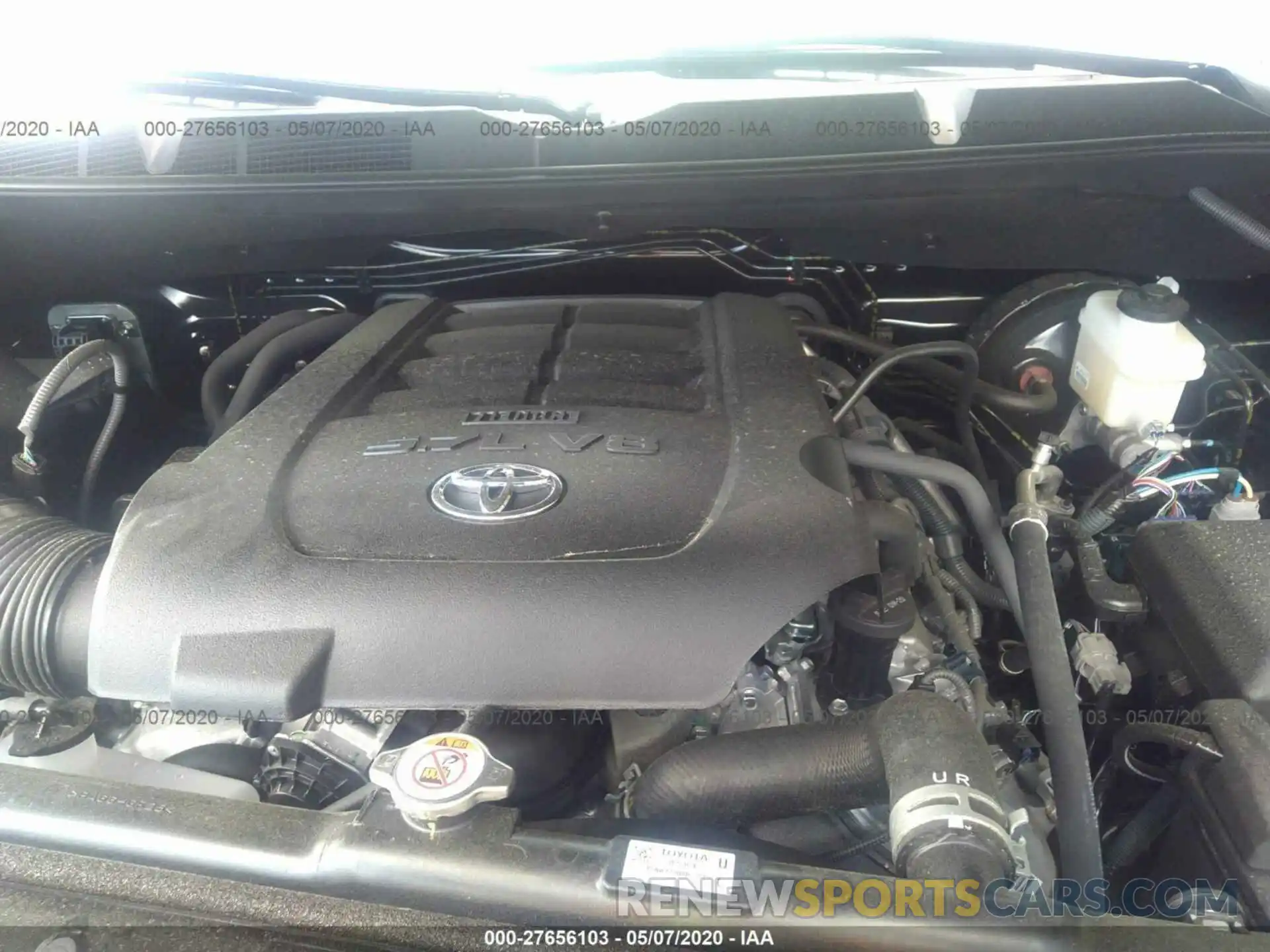 10 Photograph of a damaged car 5TFDY5F18LX887320 TOYOTA TUNDRA 2020