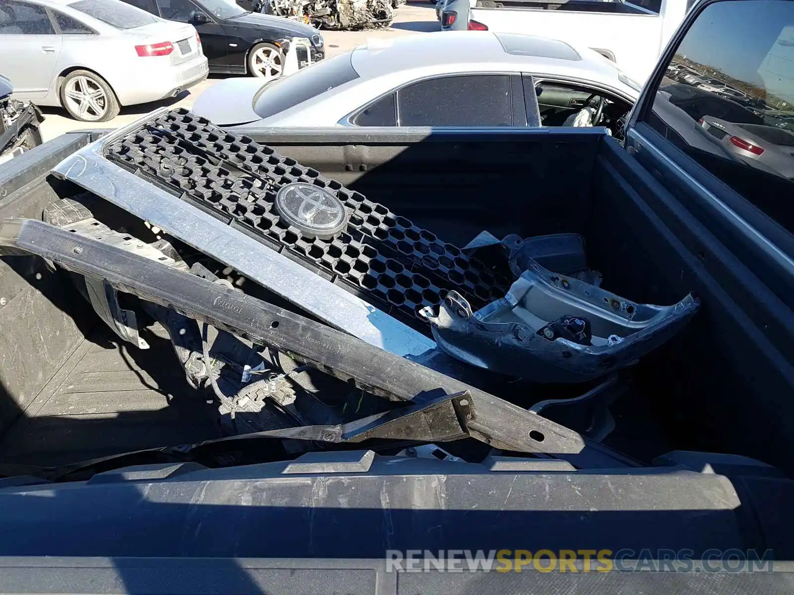 9 Photograph of a damaged car 5TFDY5F19LX872132 TOYOTA TUNDRA 2020