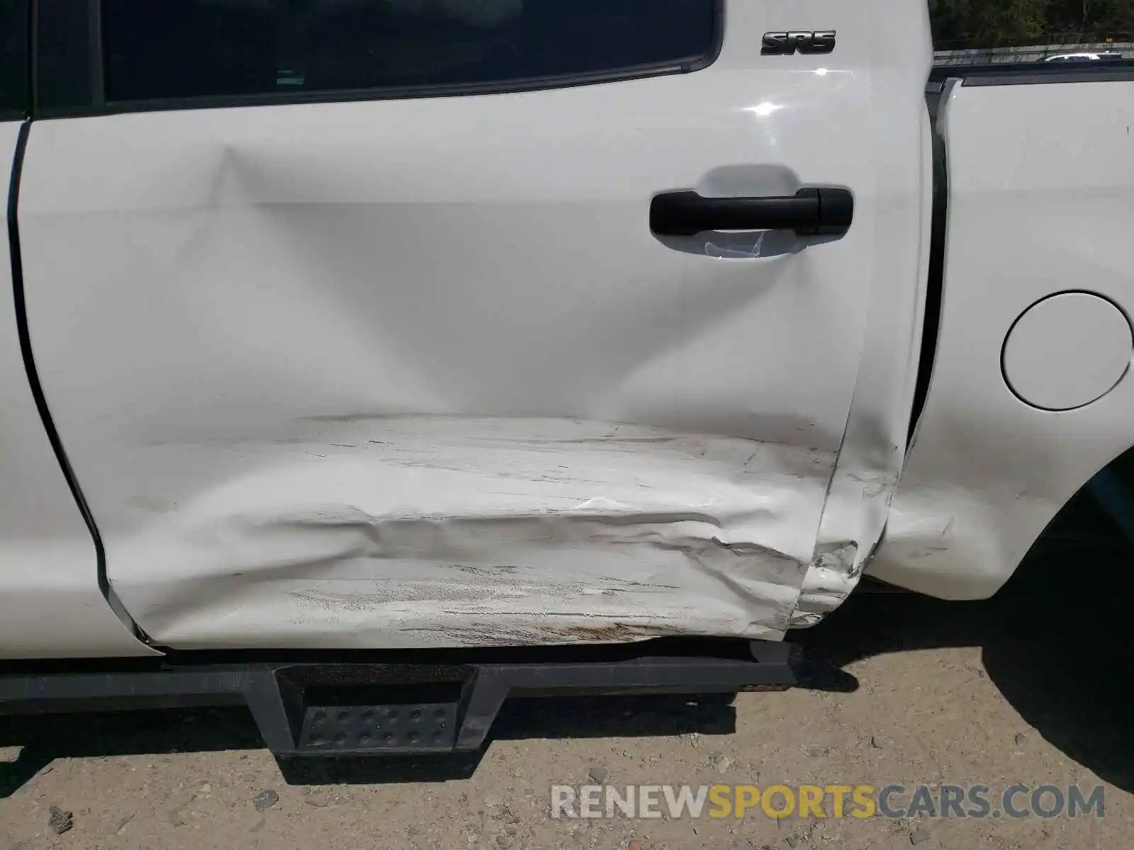 9 Photograph of a damaged car 5TFDY5F19LX872728 TOYOTA TUNDRA 2020