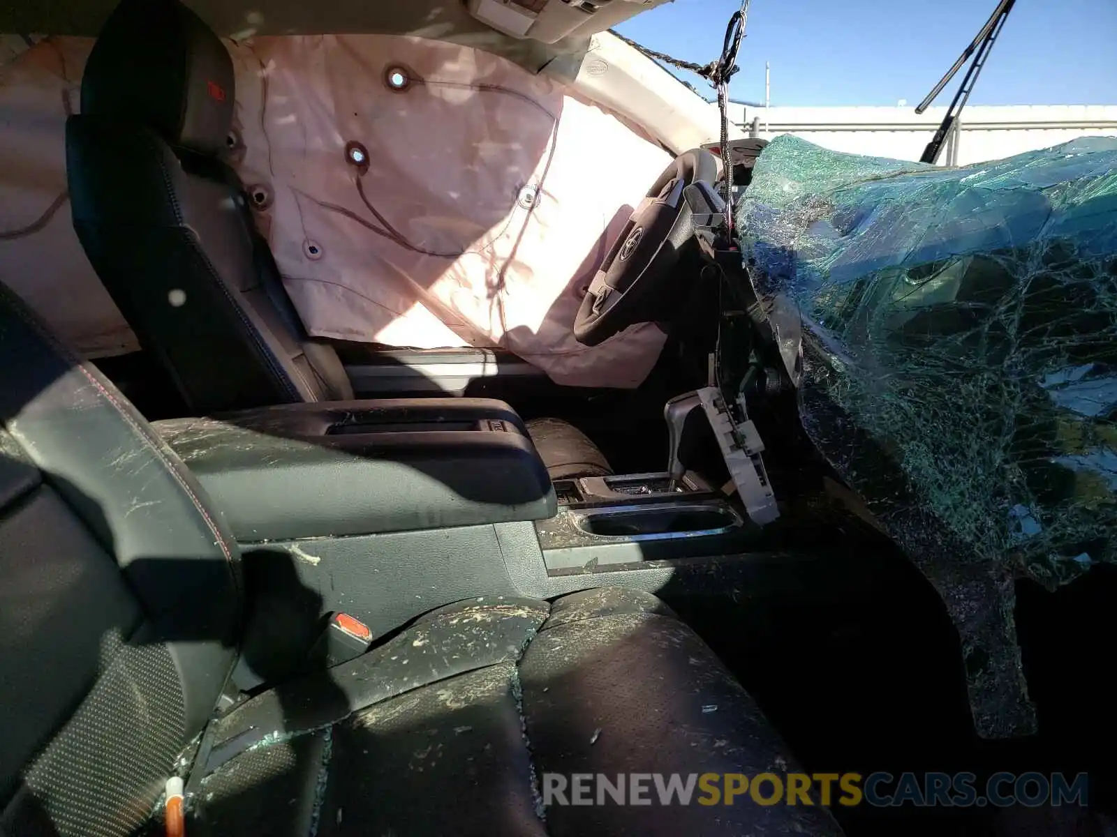 5 Photograph of a damaged car 5TFDY5F19LX891697 TOYOTA TUNDRA 2020