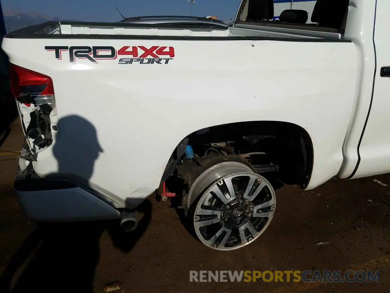 9 Photograph of a damaged car 5TFDY5F19LX892509 TOYOTA TUNDRA 2020