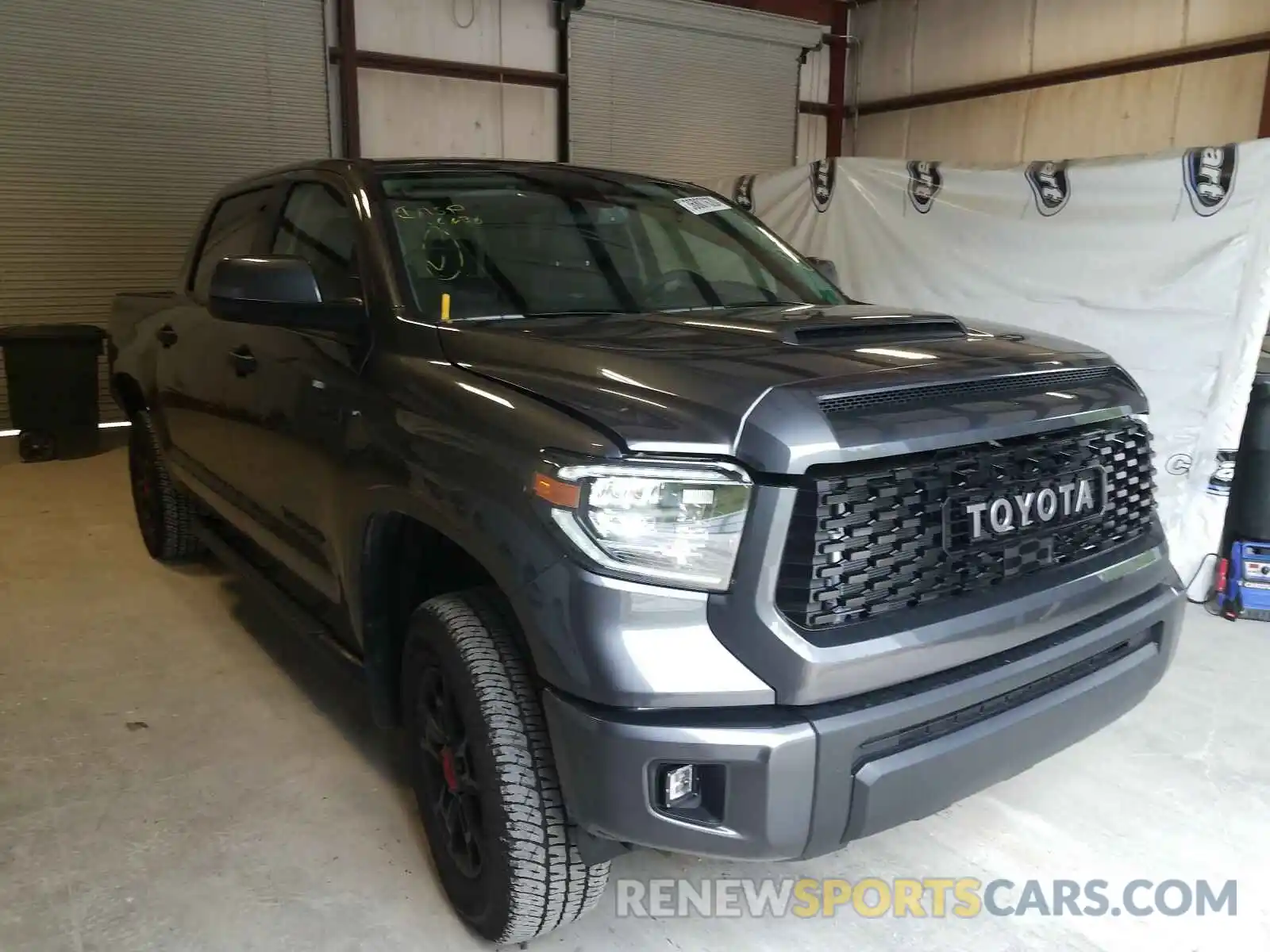 1 Photograph of a damaged car 5TFDY5F19LX899427 TOYOTA TUNDRA 2020