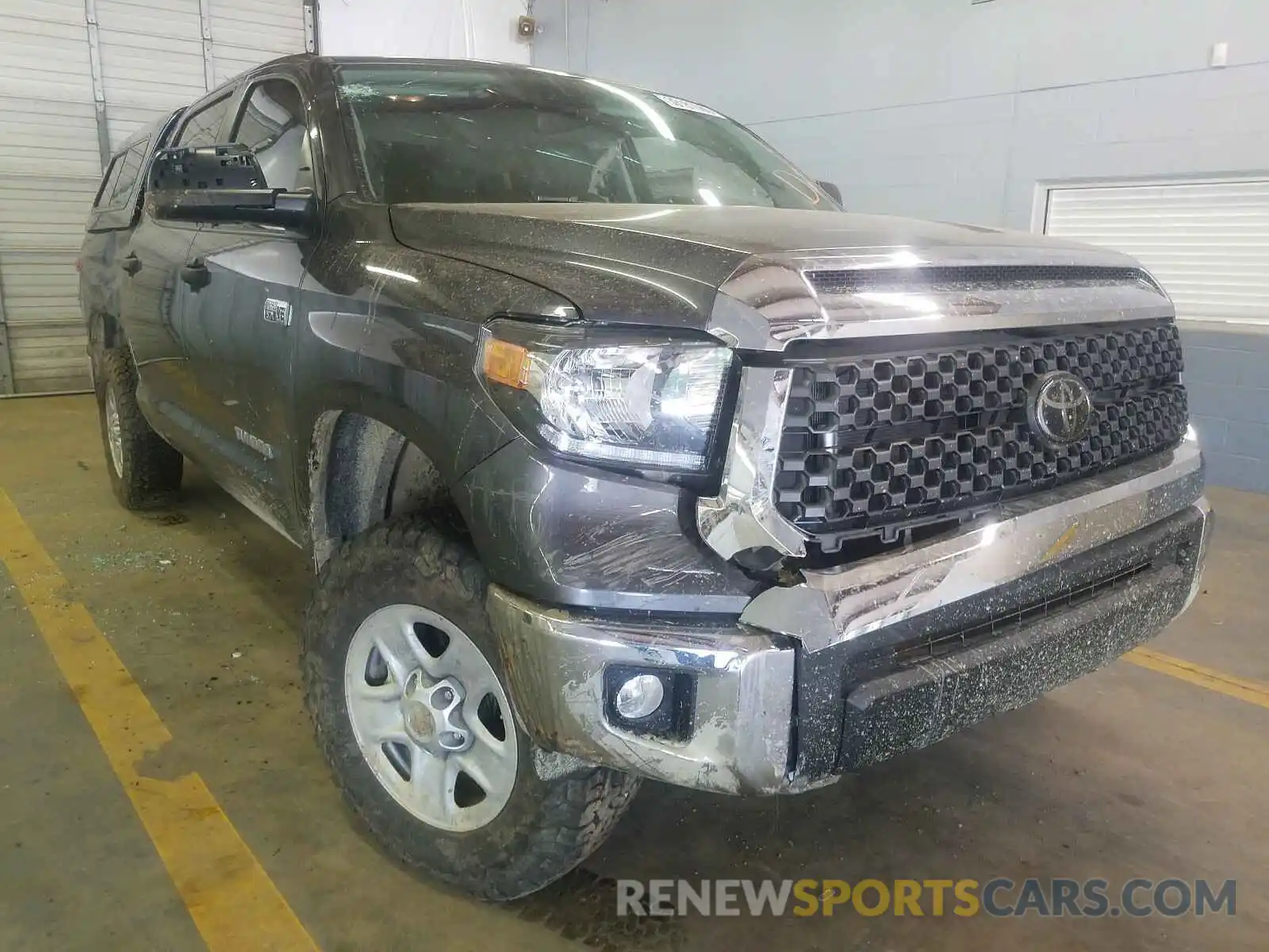 1 Photograph of a damaged car 5TFDY5F19LX913908 TOYOTA TUNDRA 2020