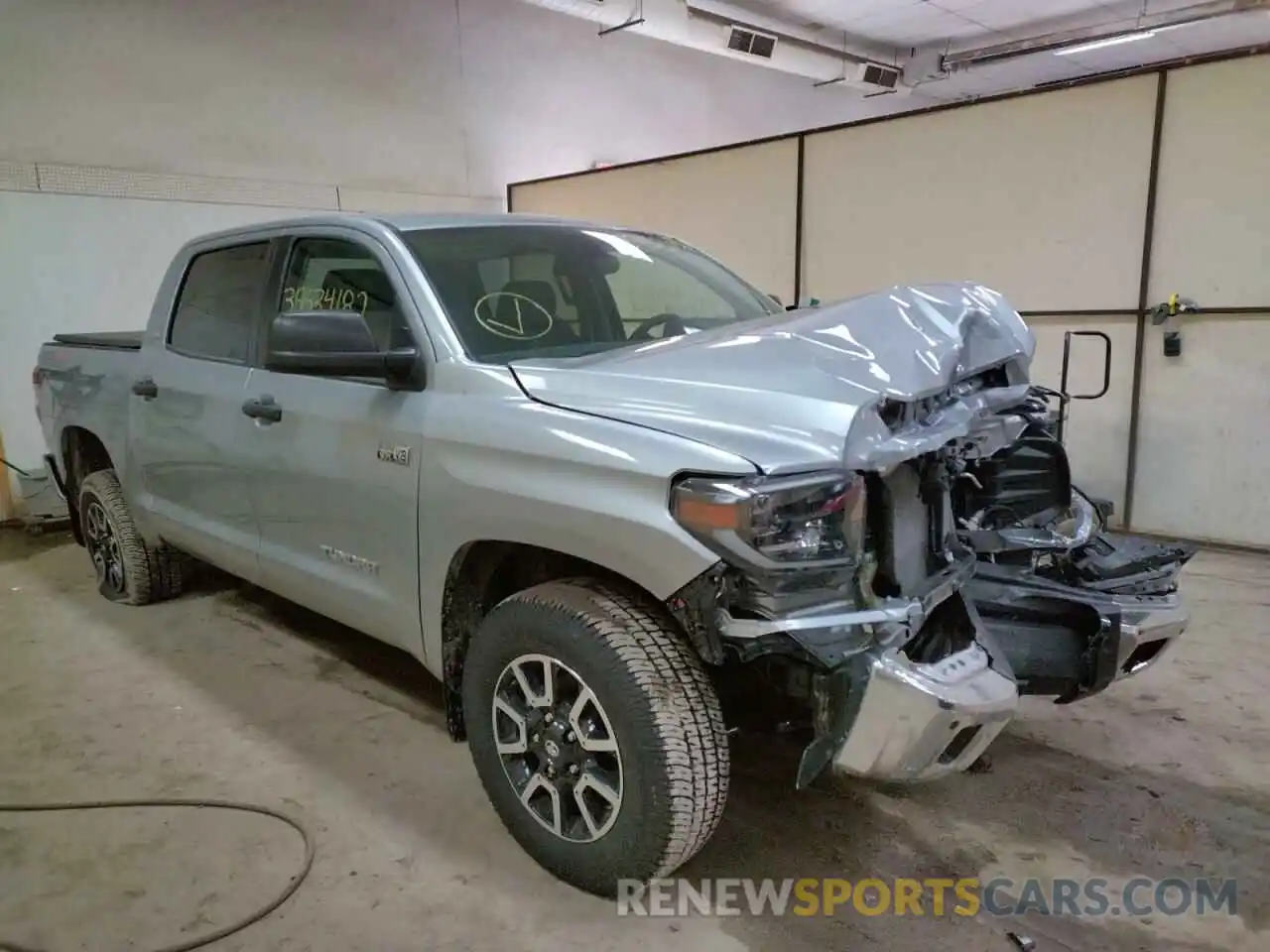 1 Photograph of a damaged car 5TFDY5F19LX939117 TOYOTA TUNDRA 2020