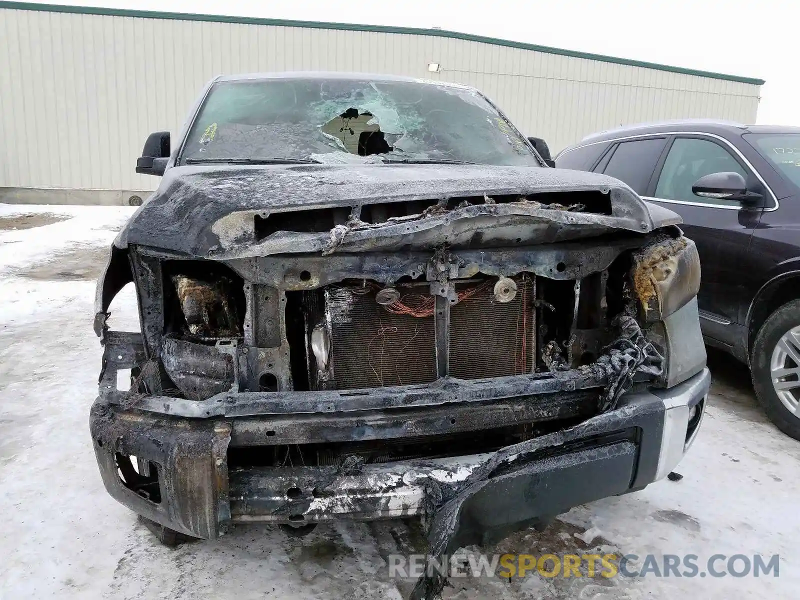 9 Photograph of a damaged car 5TFDY5F1XLX878392 TOYOTA TUNDRA 2020