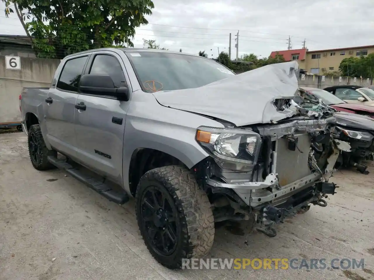 1 Photograph of a damaged car 5TFDY5F1XLX923847 TOYOTA TUNDRA 2020