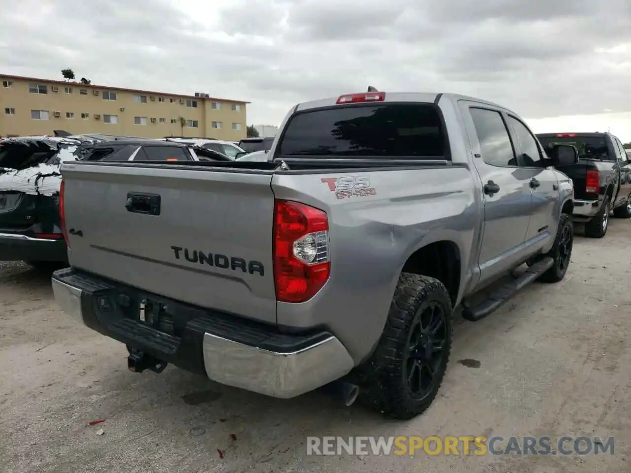 4 Photograph of a damaged car 5TFDY5F1XLX923847 TOYOTA TUNDRA 2020