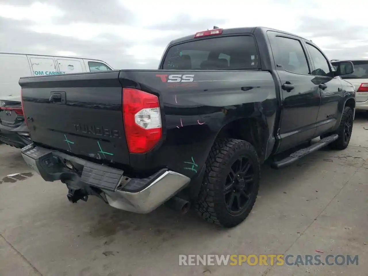 4 Photograph of a damaged car 5TFDY5F1XLX929454 TOYOTA TUNDRA 2020