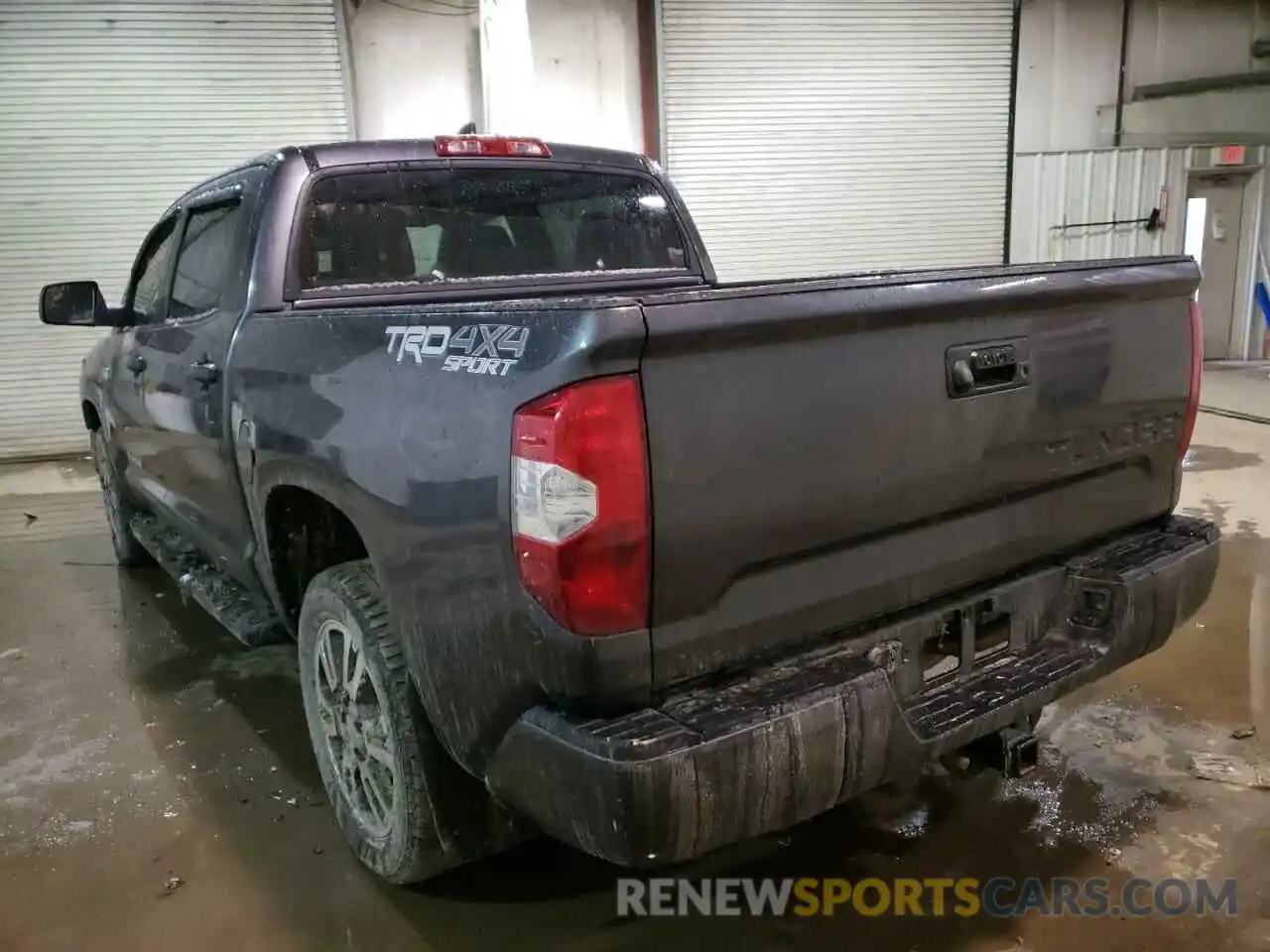 3 Photograph of a damaged car 5TFDY5F1XLX933763 TOYOTA TUNDRA 2020