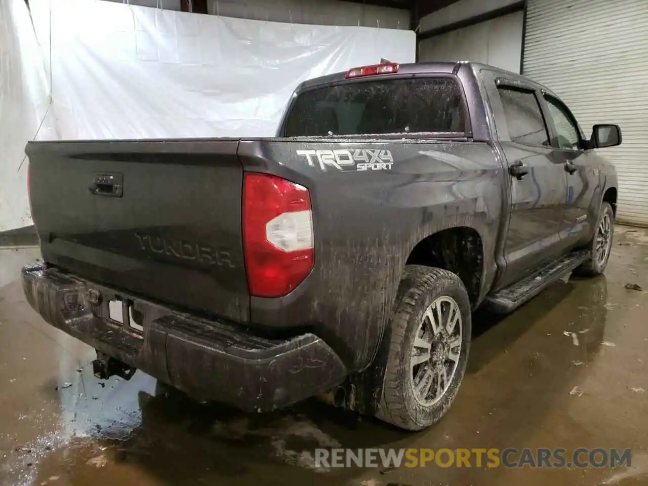 4 Photograph of a damaged car 5TFDY5F1XLX933763 TOYOTA TUNDRA 2020