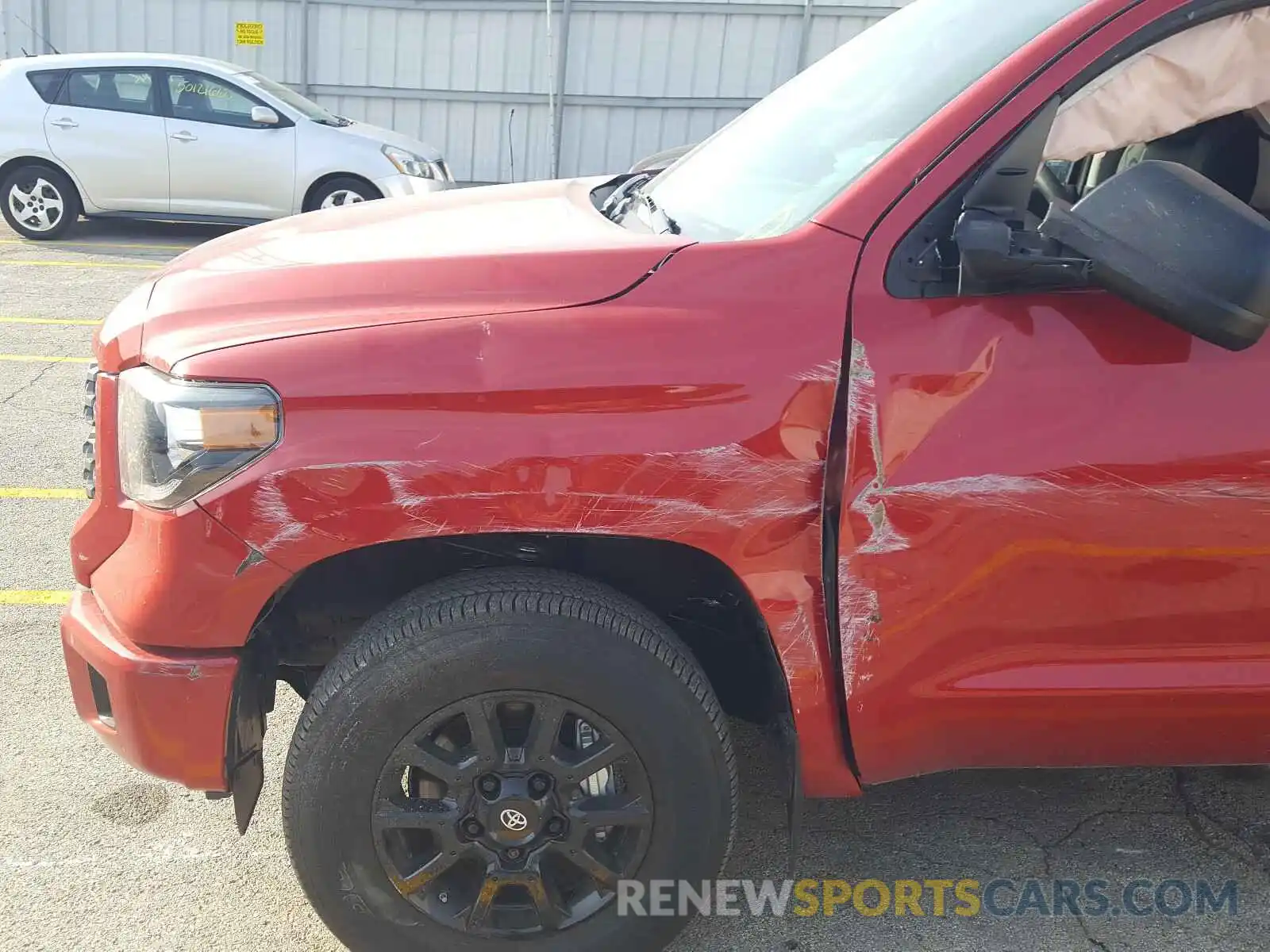 9 Photograph of a damaged car 5TFDY5F1XLX937067 TOYOTA TUNDRA 2020