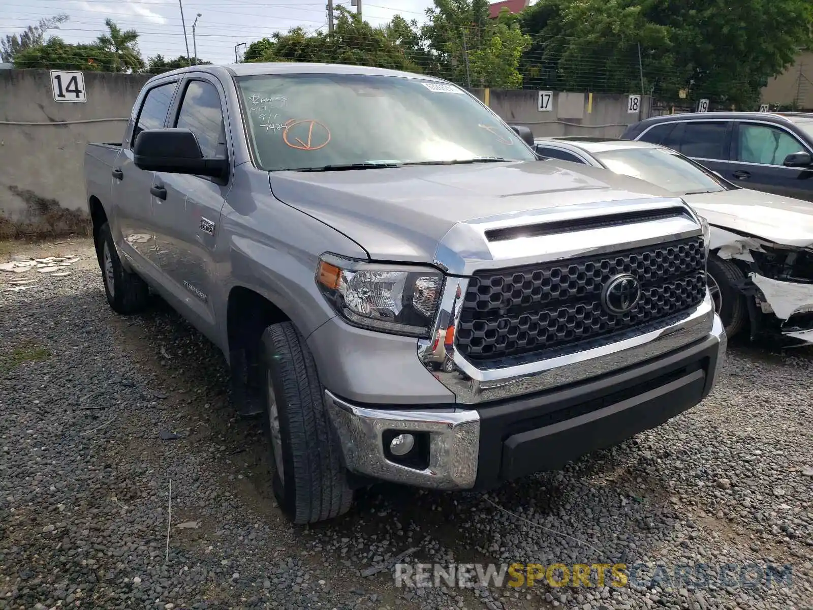 1 Photograph of a damaged car 5TFDY5F1XLX938235 TOYOTA TUNDRA 2020