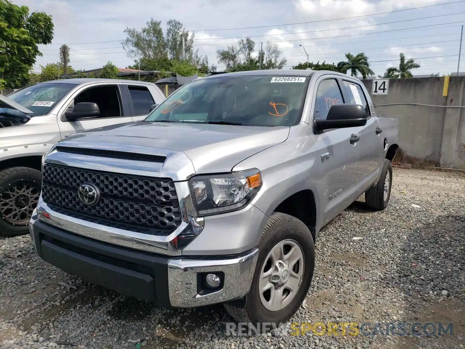 2 Photograph of a damaged car 5TFDY5F1XLX938235 TOYOTA TUNDRA 2020