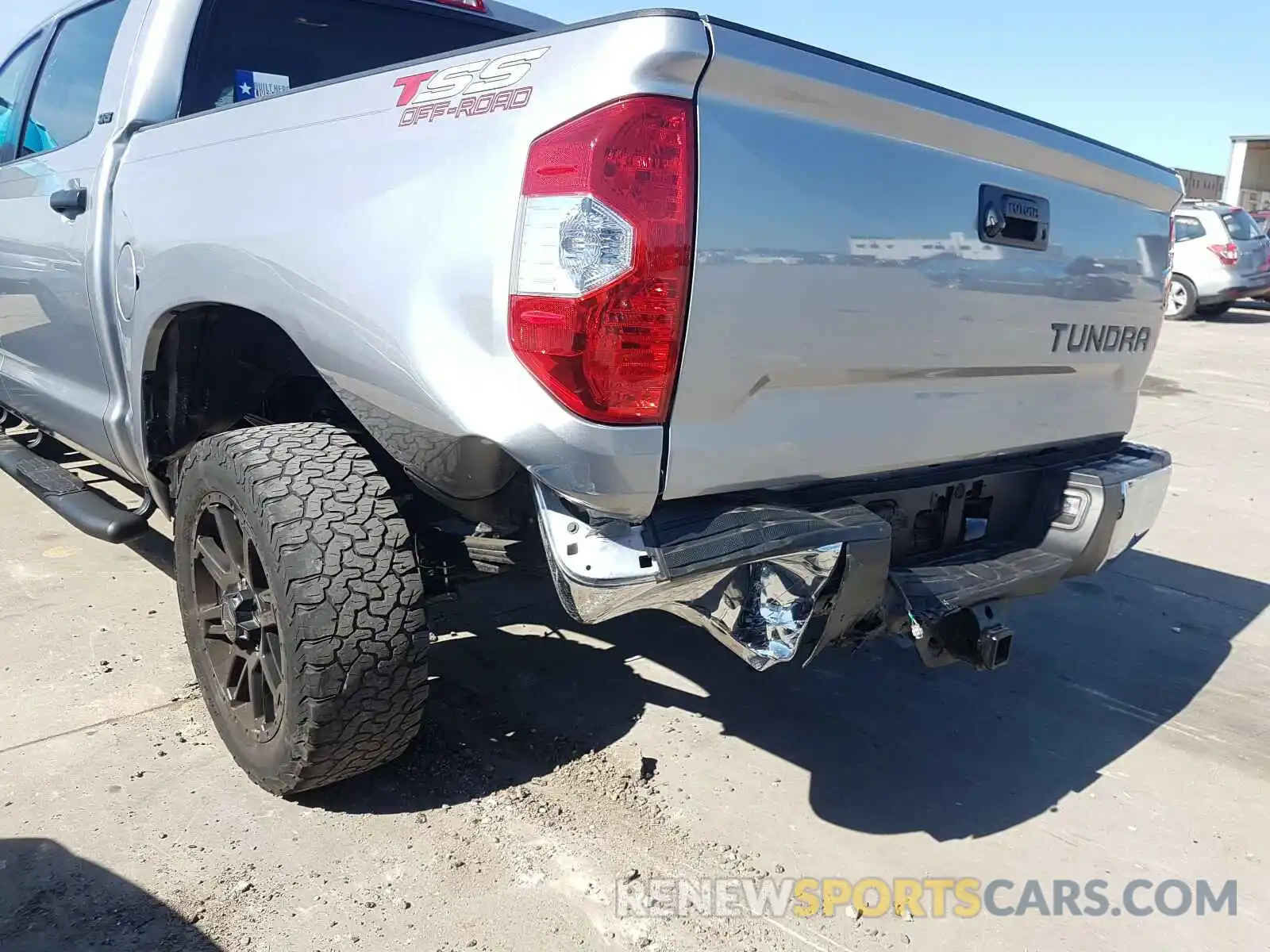 9 Photograph of a damaged car 5TFEY5F15LX261194 TOYOTA TUNDRA 2020