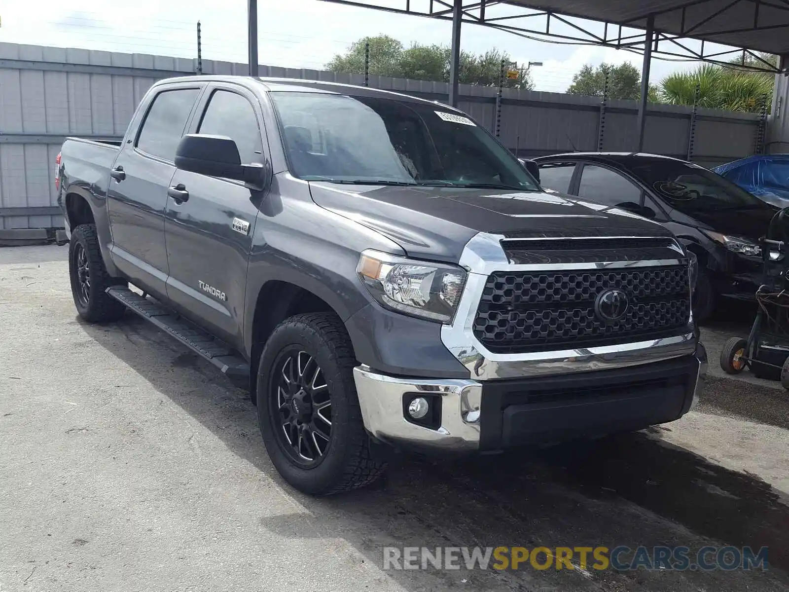 1 Photograph of a damaged car 5TFEY5F16LX258837 TOYOTA TUNDRA 2020