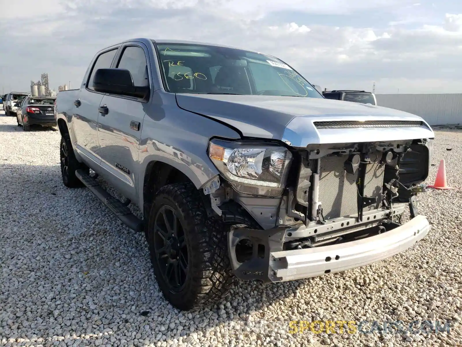 1 Photograph of a damaged car 5TFEY5F17LX266591 TOYOTA TUNDRA 2020