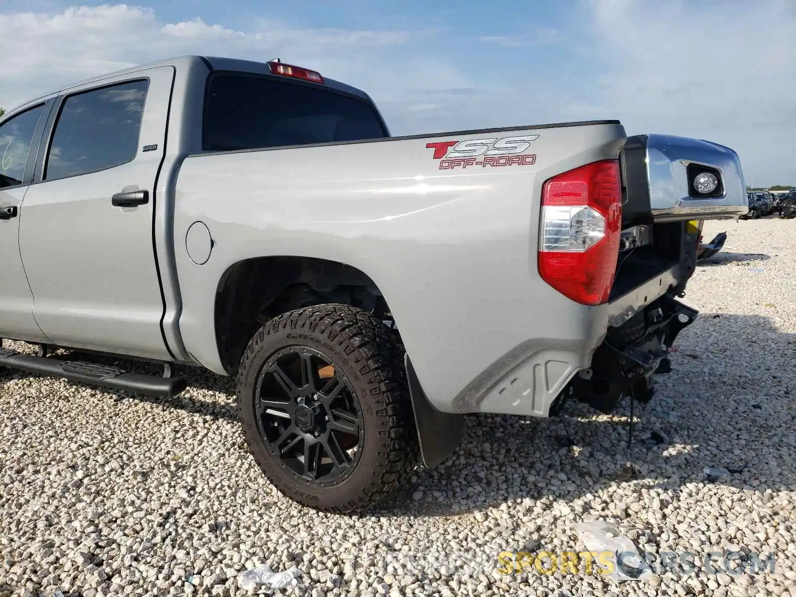 9 Photograph of a damaged car 5TFEY5F17LX266591 TOYOTA TUNDRA 2020