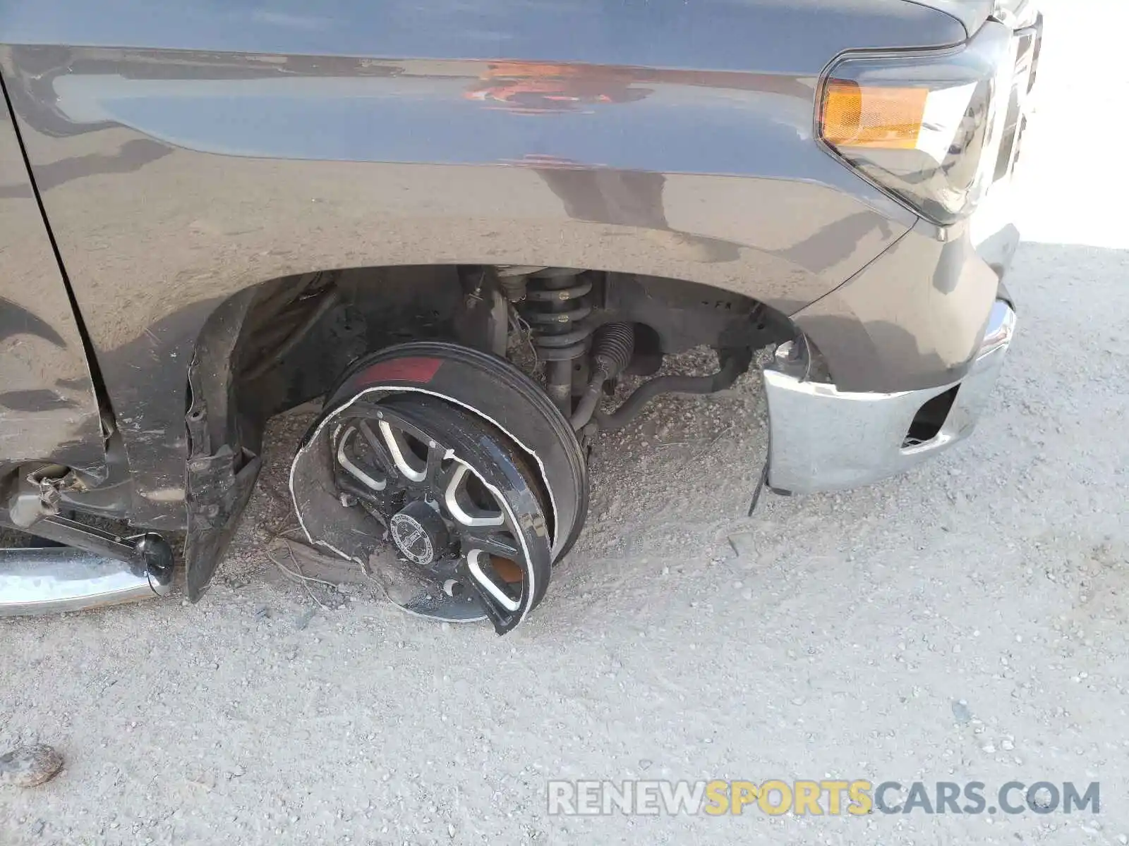 9 Photograph of a damaged car 5TFEY5F19LX265071 TOYOTA TUNDRA 2020