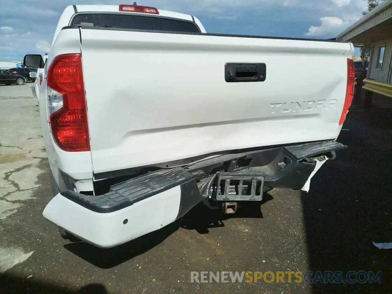 9 Photograph of a damaged car 5TFFY5F11LX265070 TOYOTA TUNDRA 2020